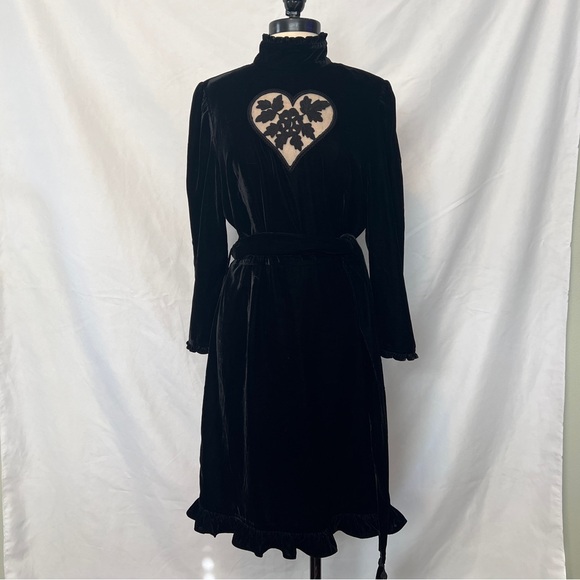 New KristinIt Black Velvet Sirsna Embroidered Heart Mini Dress Women’s Large - Picture 6 of 13